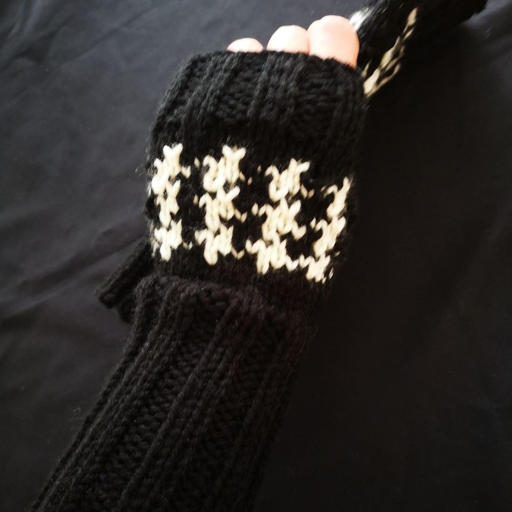 Black White Houndstooth HandKnit Fingerless Texting Gloves Mittens Arm Warmer